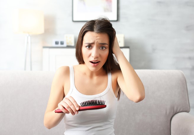 Najpopularniejsze problemy skóry głowy - skąd się biorą i jak z nimi walczyć? Kuracja Nizoralem